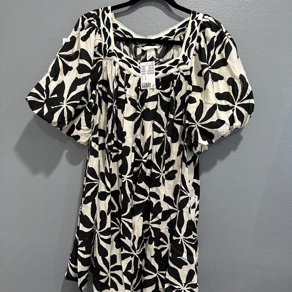 H&M Black and White Leaf Print Blouse